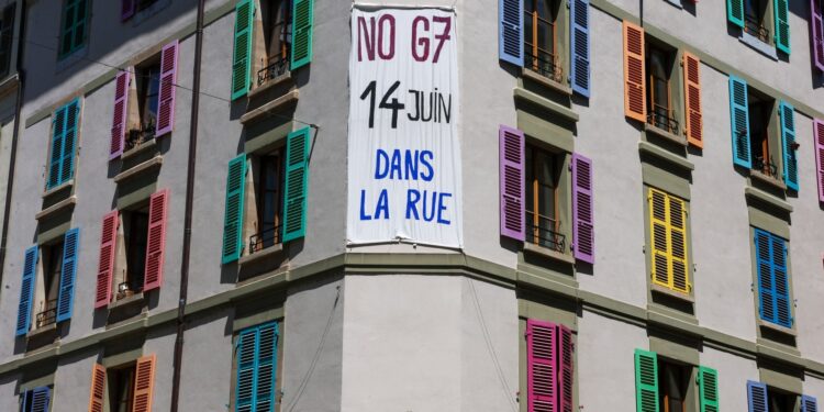 50.000 demonstranten omsingelen Genève – Vrees voor incidenten