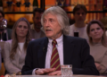 Johan Derksen verlaat tafel tijdens Vandaag Inside Oranje voor telefoontje van zijn vrouw.