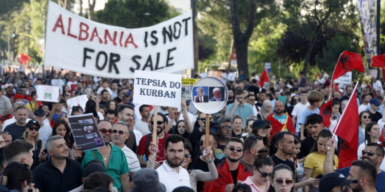 Arrestatiebevelen voor betrokkenen bij Kushner-resort in Albanië