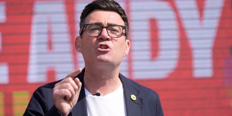 Andy Burnham overweegt deelname aan Labour-leiderschapsverkiezing