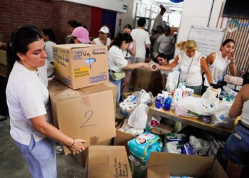 Amerikaanse hulpvliegtuigen landen op luchthaven Caracas na heropening