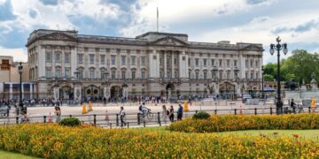 Koning Charles verlaat Buckingham na renovatie van £ 369 miljoen