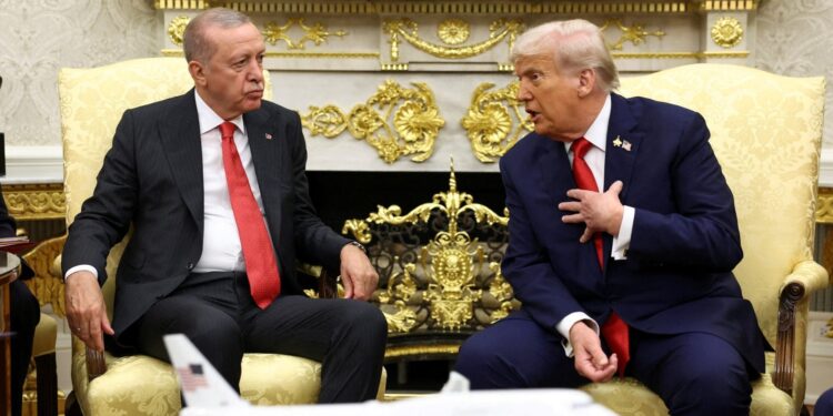 Trump bevestigt deelname Erdogan aan NAVO-top