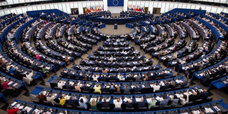 Onderzoek naar misbruik door extreemrechts in Europees Parlement