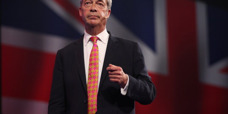 Farage eist spoedige verkiezingen na aftreden van Starmer