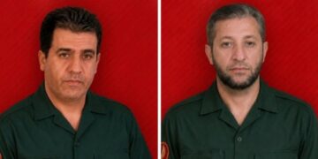 Gewapende mannen executeren twee leden Revolutionaire Garde voor hun huis