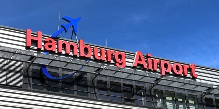 Veiligheidsgebied op luchthaven Hamburg geëvacueerd vanwege alarm