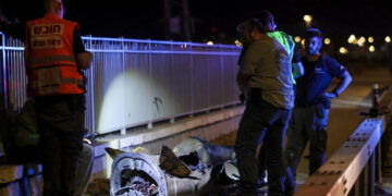 Iran bombardeert Israël, opflakkering in Midden-Oosten zet Trump op de proef.