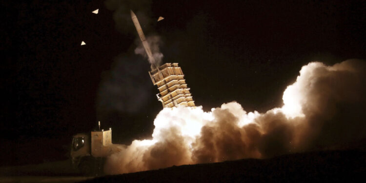 Escalatie in het Midden-Oosten: VS bombardeert Iran, Teheran vuurt ballistische raketten af