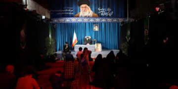 Driedaagse begrafenis voor omgekomen opperste leider tijdens oorlogsdag in Iran