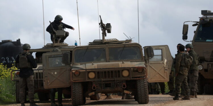 Israël doodt Hezbollah-leden in Libanon en militanten in Zuid-Syrië