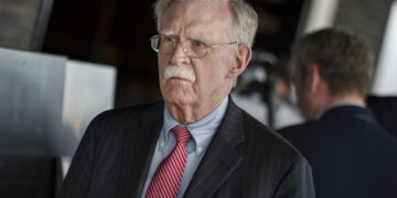 Voormalig Trump-adviseur Bolton schuldig bevonden aan lekken geheime documenten