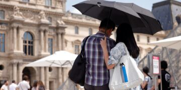 Louvre eerder gesloten vanwege hittegolf