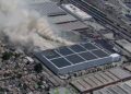 Brandweer strijdt dagenlang tegen brand in pakhuis Los Angeles