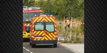 Tragedie in Frankrijk: vliegtuig beschadigd en vast op de grond met 11 doden