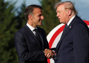 Trump opgewonden over gouden diner in Versailles met Macron