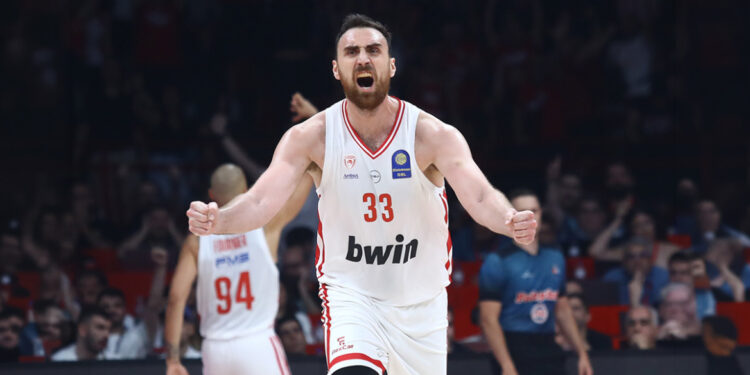 Olympiacos wint titel na overwinning op Panathinaikos in spannend duel