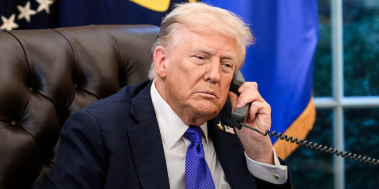 Trump wacht geduldig af op Iran, ondanks verlies fortuin.