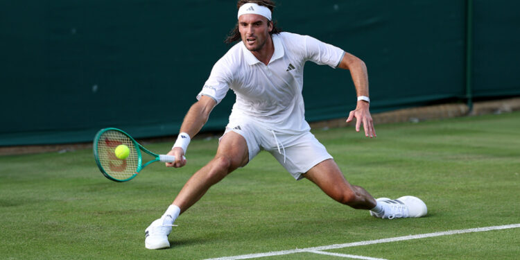 Stefanos Tsitsipas imponeert met 3-0 overwinning op Gaston tijdens debuut op Wimbledon