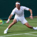 Stefanos Tsitsipas imponeert met 3-0 overwinning op Gaston tijdens debuut op Wimbledon