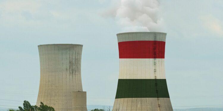 Hoge watertemperatuur in Donau dwingt kerncentrale Paks tot verlaging productie