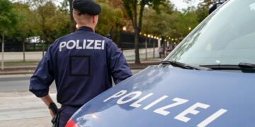 Gewapende man barricadeert zich in bar in Rendsburg, politie operatie gaande