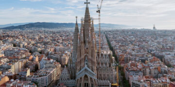 Historische ceremonie in de Sagrada Familia: live licht, muziek en pauselijke zegen