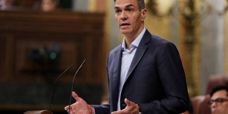 Tweede Kamer wil dat premier Sánchez aftreedt