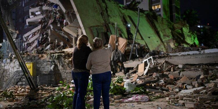 Internationale reddingsteams haasten zich naar Caracas voor levensreddende missie
