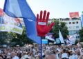 Protesten in Servië blijven doorgaan na aankondiging aftreden president Vucic