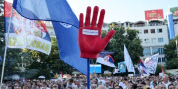 Protesten in Servië blijven doorgaan na aankondiging aftreden president Vucic