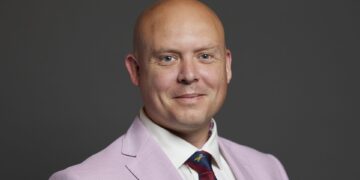 Lib Dem parlementslid gearresteerd en geschorst van partij