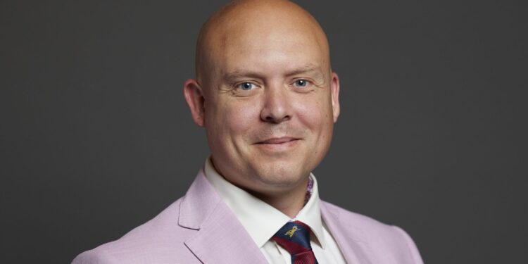 Lib Dem parlementslid gearresteerd en geschorst van partij