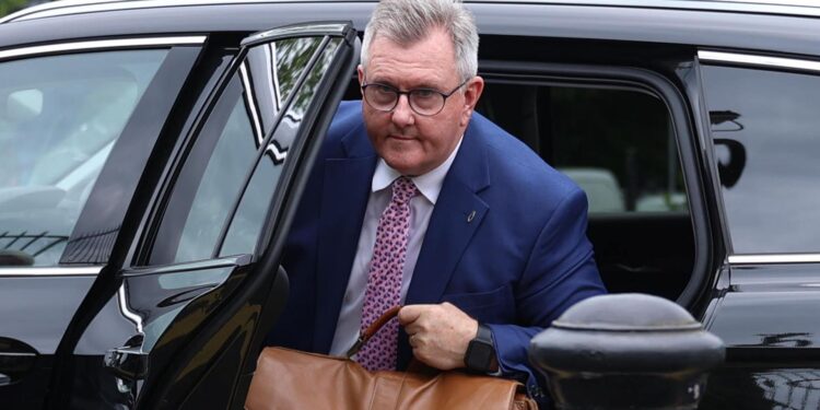Voormalig DUP-leider Donaldson schuldig bevonden aan verkrachting en onzedelijk gedrag