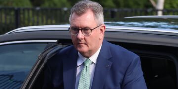 Jeffrey Donaldson ontkent dat excuses gaan over vermeend misbruik.