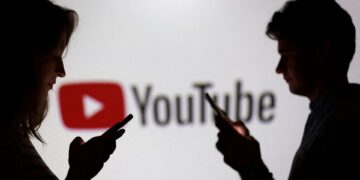 YouTube schikt in rechtszaak over sociale media verslaving met tiener amid golf van rechtszaken.