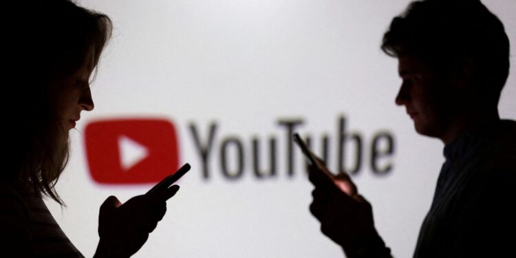 YouTube schikt in rechtszaak over sociale media verslaving met tiener amid golf van rechtszaken.