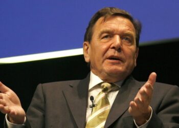 Voormalig bondskanselier Schröder bezoekt Rusland
