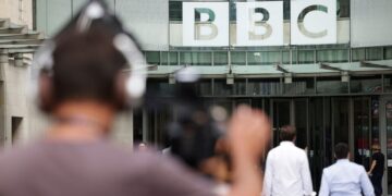 BBC schrapt 550 banen en programma’s in de ban