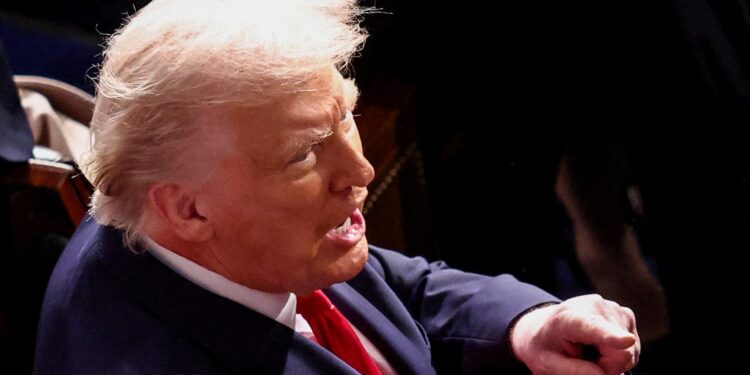 Iran heft geen tol in Hormuz voor VS: verzekeringen van Trump
