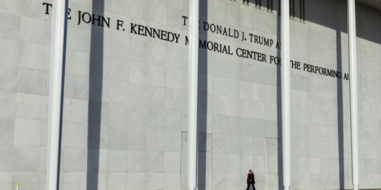 Rechtbank verwijdert Trump uit Kennedy Center