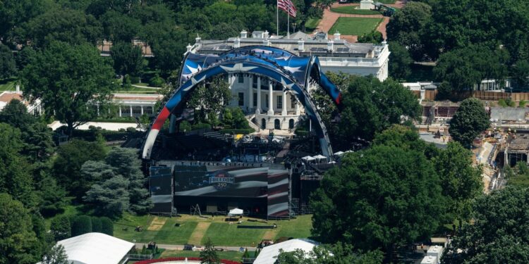 Trump laat strijders vechten in kooi in Witte Huis: waarom?