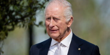 Koning Charles eert kunstenaar David Hockney bij afscheid