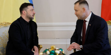 Zelenskiy geeft Orde van de Witte Adelaar terug aan Warschau