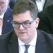 Topambtenaar daagt ontslag door Starmer juridisch uit