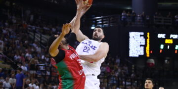 Spannende gelijkspel tussen Griekenland en Portugal in kwalificatiewedstrijd Wereldbeker Basketbal