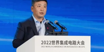Ingenieur uit Silicon Valley maakt China’s geheugenchip-koning met 300% winstgroei