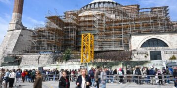 Erdogan viert heropening Hagia Sophia met processie door de stad