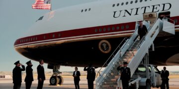 Trump-regering belt vier verslaggevers NYT over nieuw rapport Air Force One
