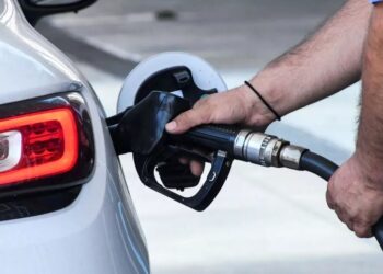 Gasprijs stijgt naar $4 per gallon door escalatie in Midden-Oosten